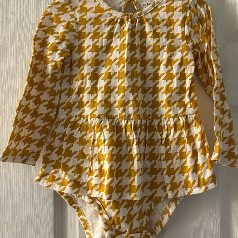 NEVER WORN Yellow and White Houndstooth Baby Bodysuit